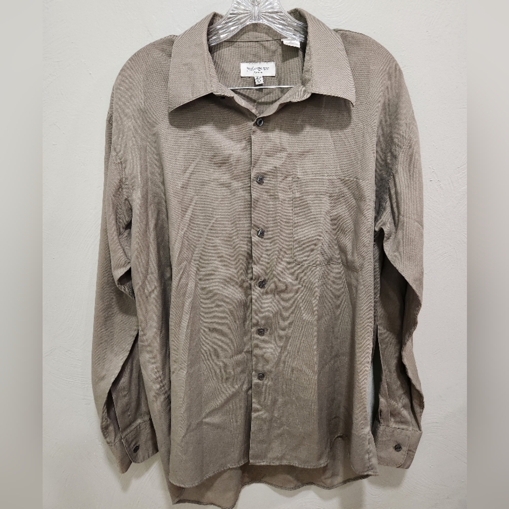 YVES SAINT LAURENT• Mens tan dress shirt with front pocket. SzL,16 1/2,34-35